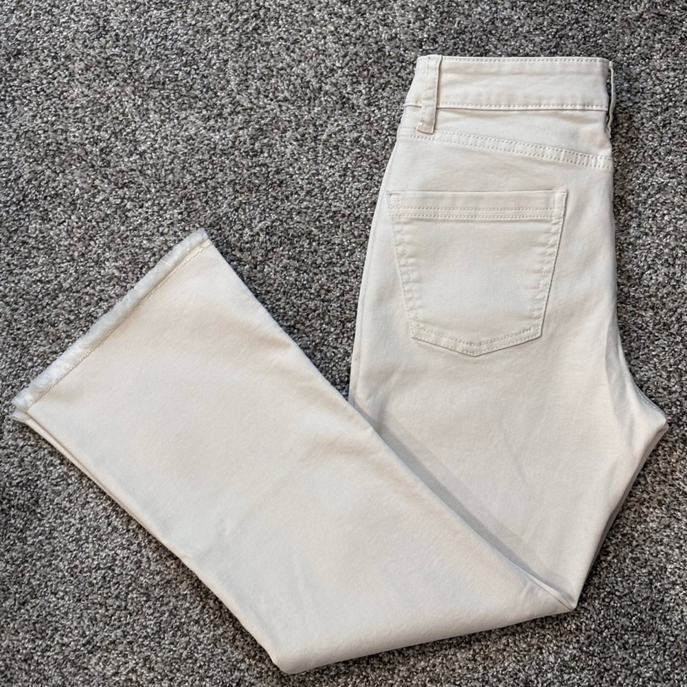 Dip women’s cream boot cut crop mid rise jeans size 4